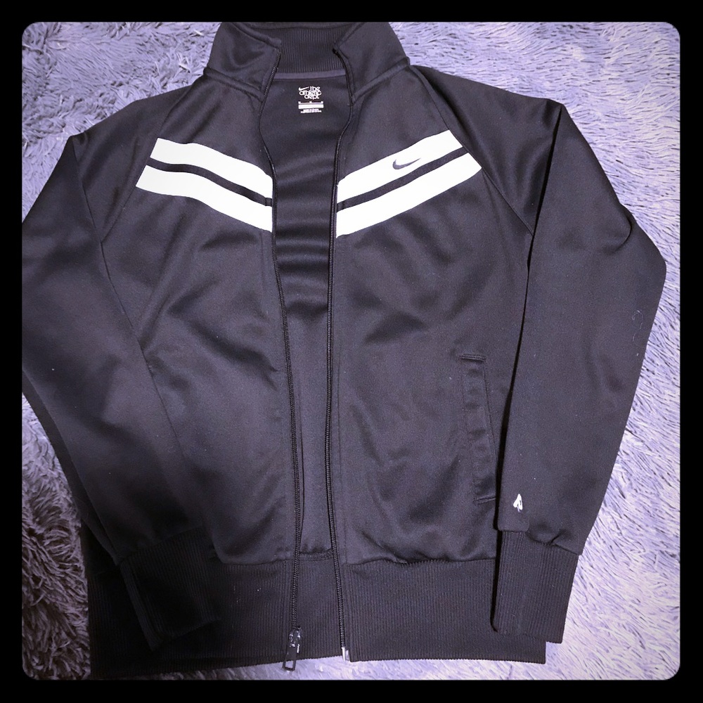⭐️woman’s Nike soccer Dri Fit athletic sweater